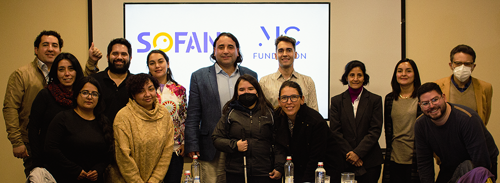 1 fotografías de personas participantes en el encuentro con el fondo con logos de SOFAN y Fundación MC: Felipe, Gabriela, Cynthia, Alejandro, Laura, Carolina, Rodrigo, Carlos, Rocío, Estefanía, Ángela, Daniel y Natalio